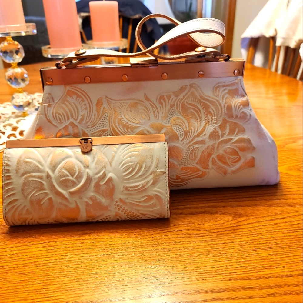 Patricia Nash Italian leather bag with wallet Beautiful bag and wallet to match.